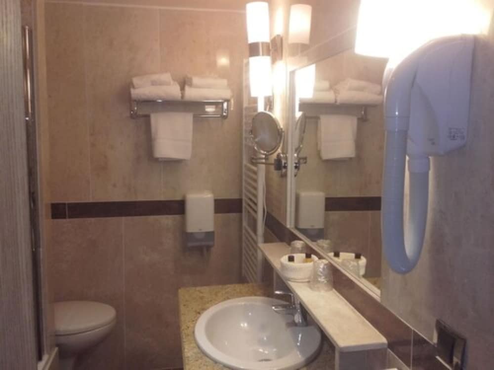 Double Room - Photo 6