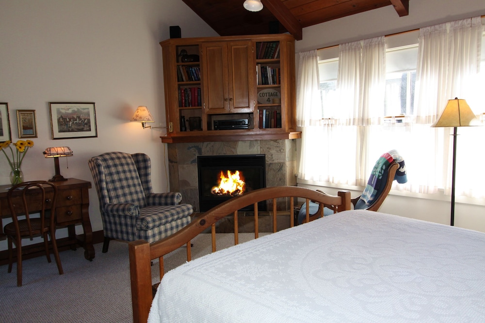 Comfort Double Room, 1 King Bed, Fireplace photo 2