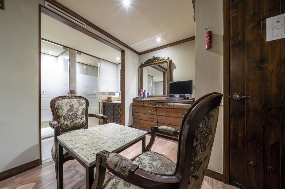 Annex A Building - Deluxe Room photo 2