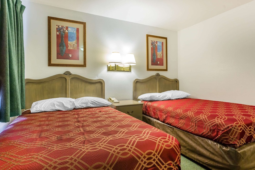 Standard Room, 2 Double Beds, Non Smoking - Photo 2