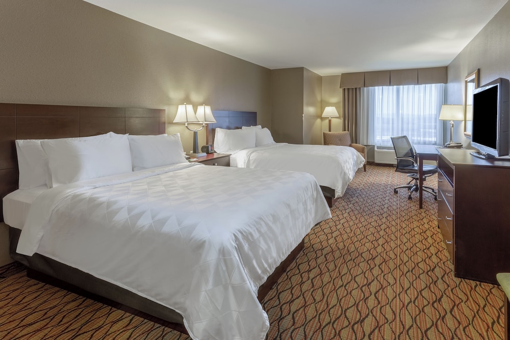 Suite, 2 Queen Beds (Additional Living Area)