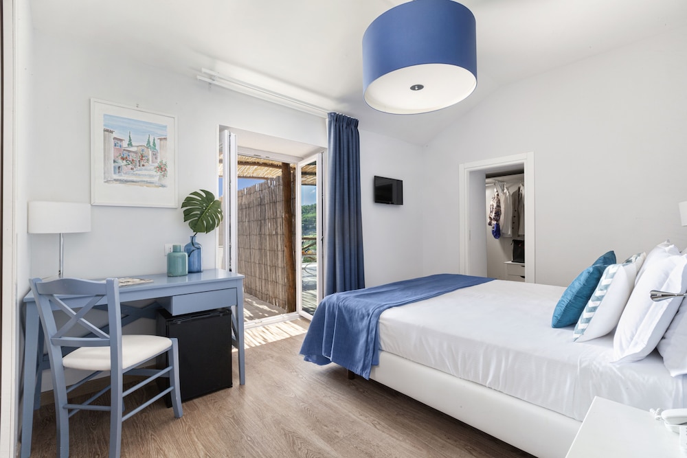 Classic Double Room, Terrace, Sea View photo 3