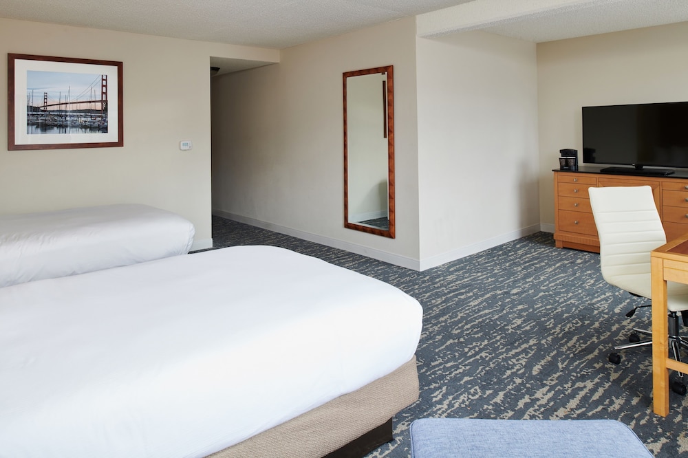 Room, 2 Double Beds, Courtyard View - Photo 2