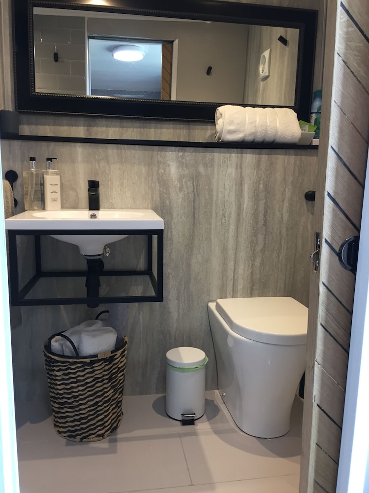 Double or Twin Room, Ensuite - Photo 4