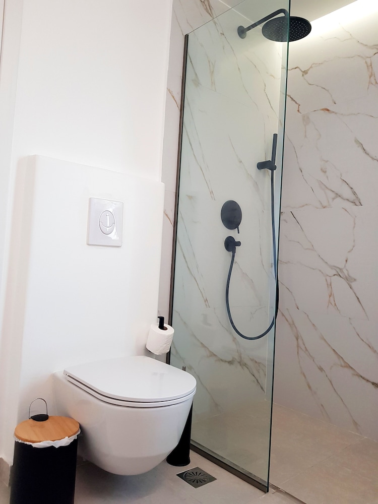 Deluxe Apartment - Photo 9