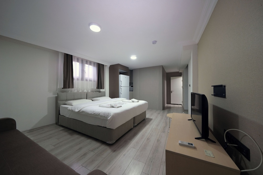 Economy Double or Twin Room (Semi-Basement) photo 1