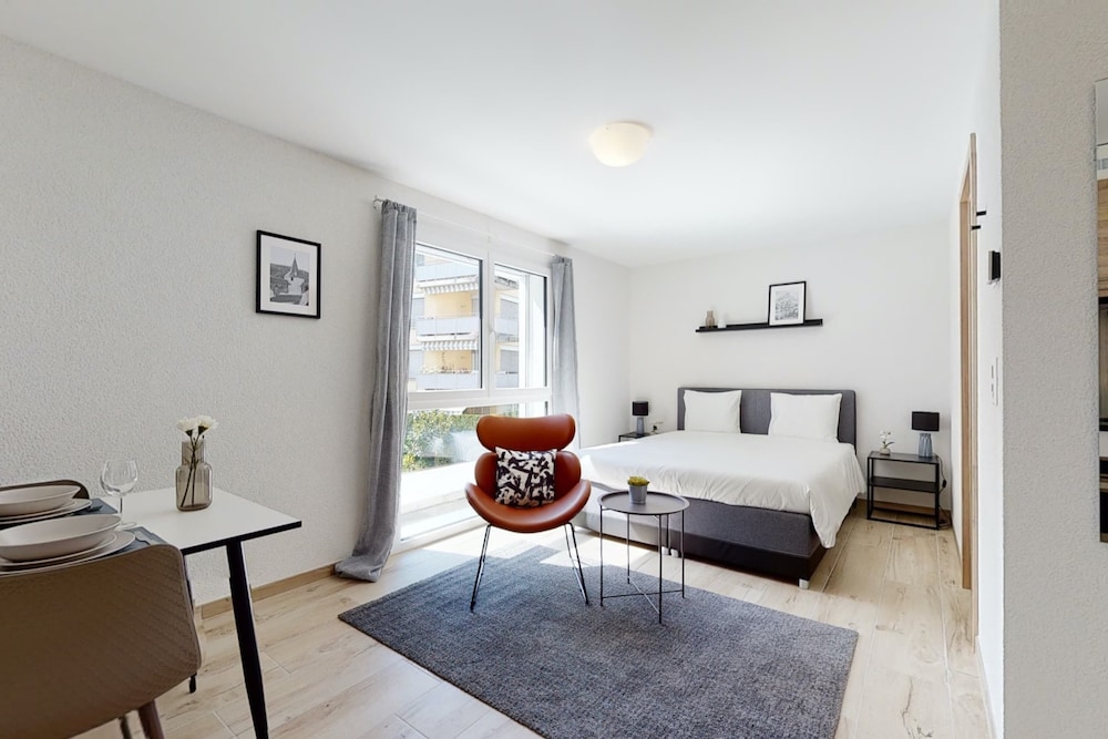 Basic Studio, 1 Queen Bed