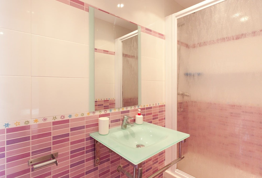 Triple Room, Private Bathroom - Photo 2