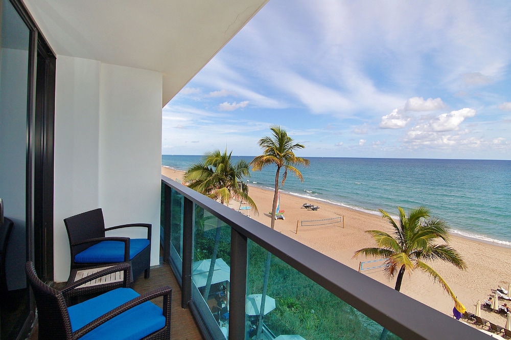 Deluxe Room, 1 King Bed, Ocean View (King Balcony Oceanfront) - Photo 7