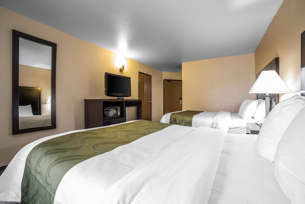 Standard Room, 2 Queen Beds, Non Smoking, Mountain View - Photo 7