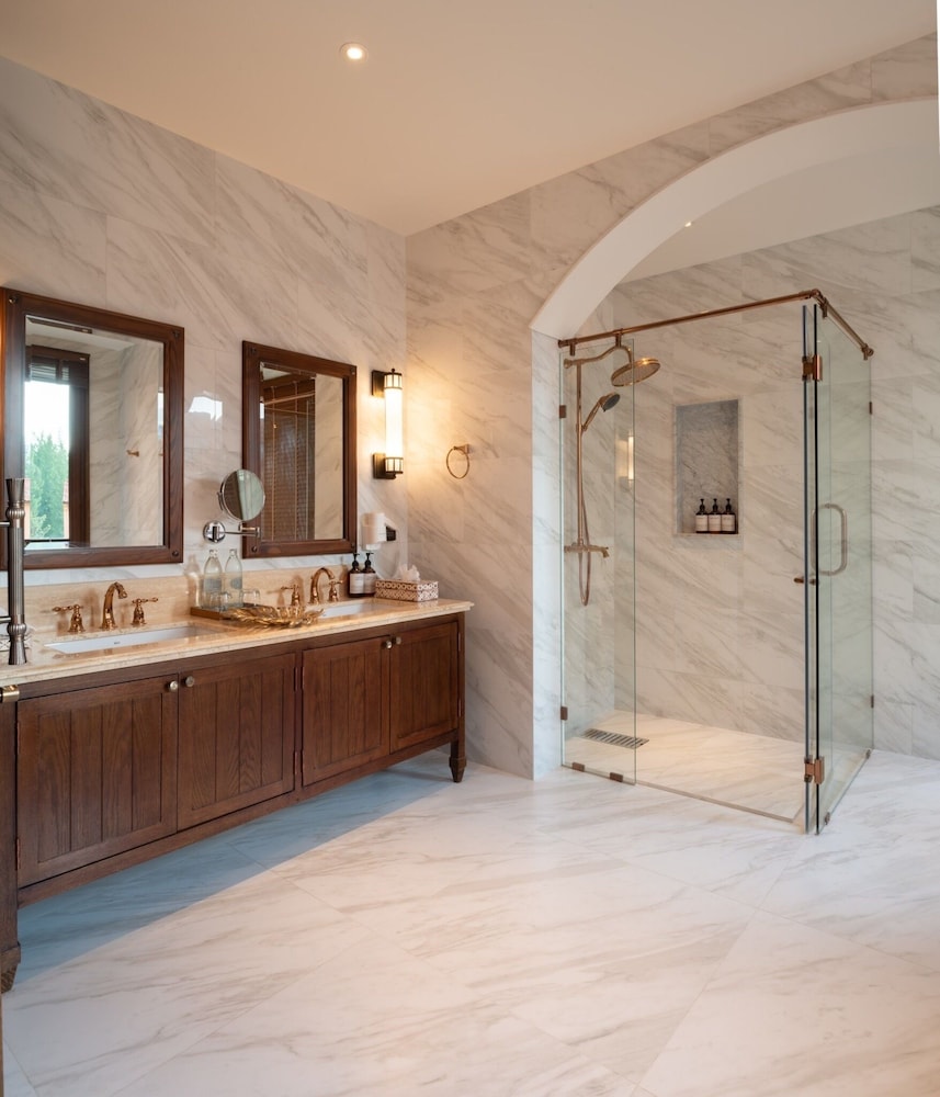 Corner Suites - Photo 2