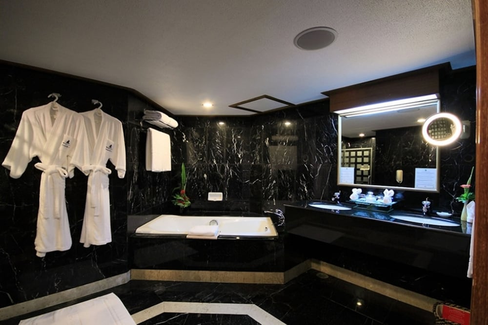 One Bedroom Regency Suite