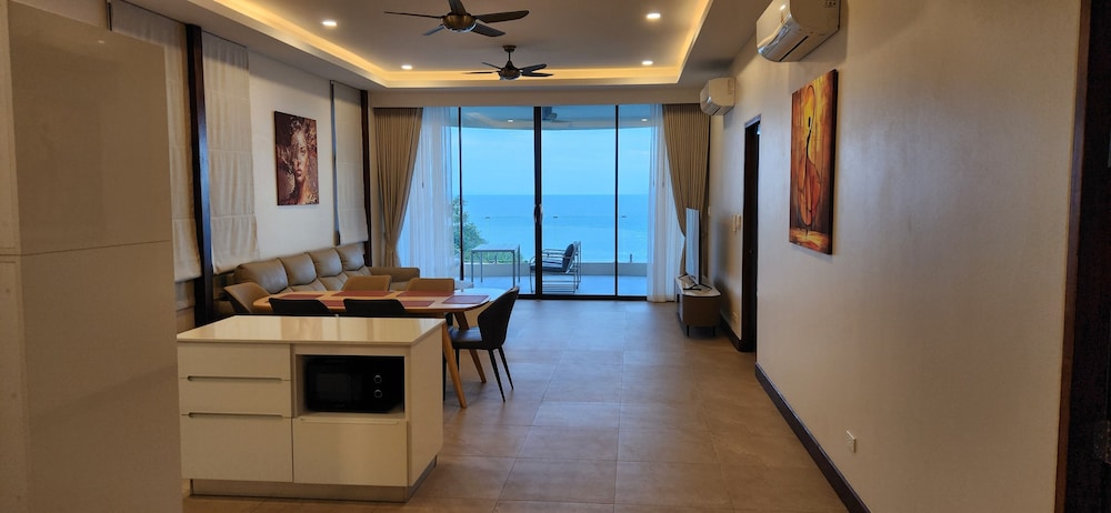 3 Bedroom Penthouse - Photo 5