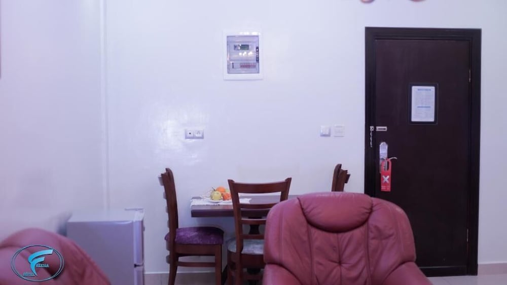 Senior Suite, City View
