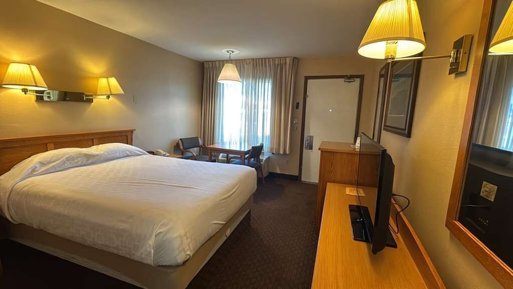 Queen Bed Non-Smoking with Pet Friendly