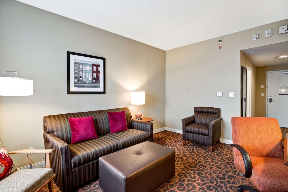 Suite, 1 King Bed, Accessible, Non Smoking (Hearing Impaired) - Photo 2