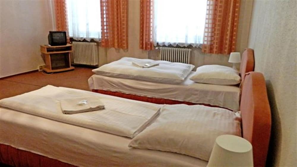 Basic Double Room, Shared Bathroom