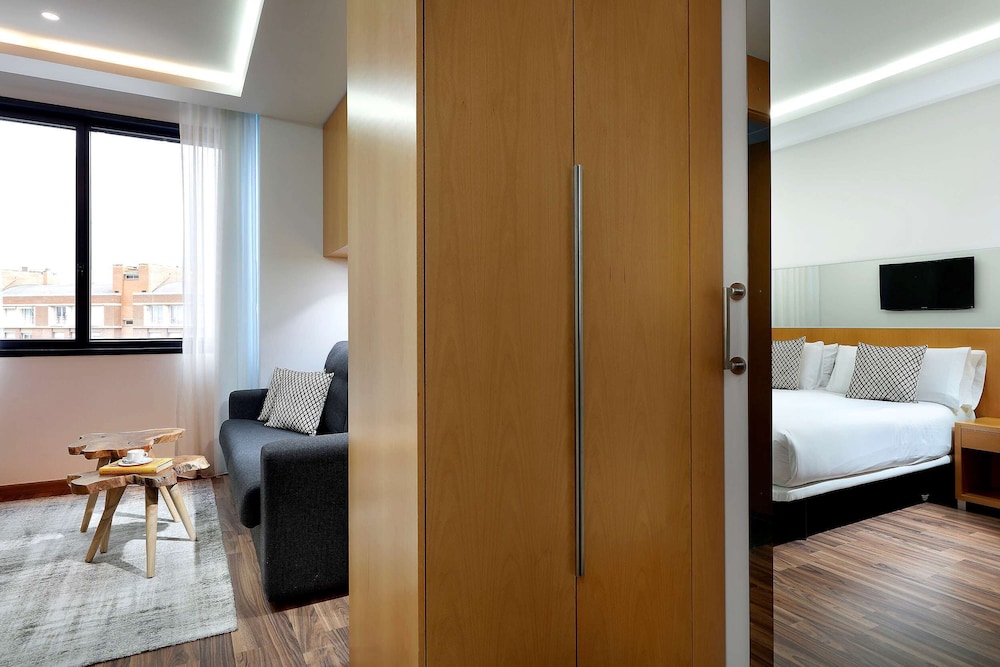 Suite, 1 Queen Bed photo 2