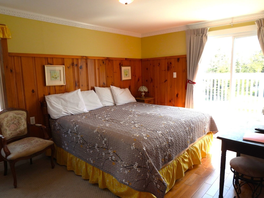 Room, 1 King Bed photo 1