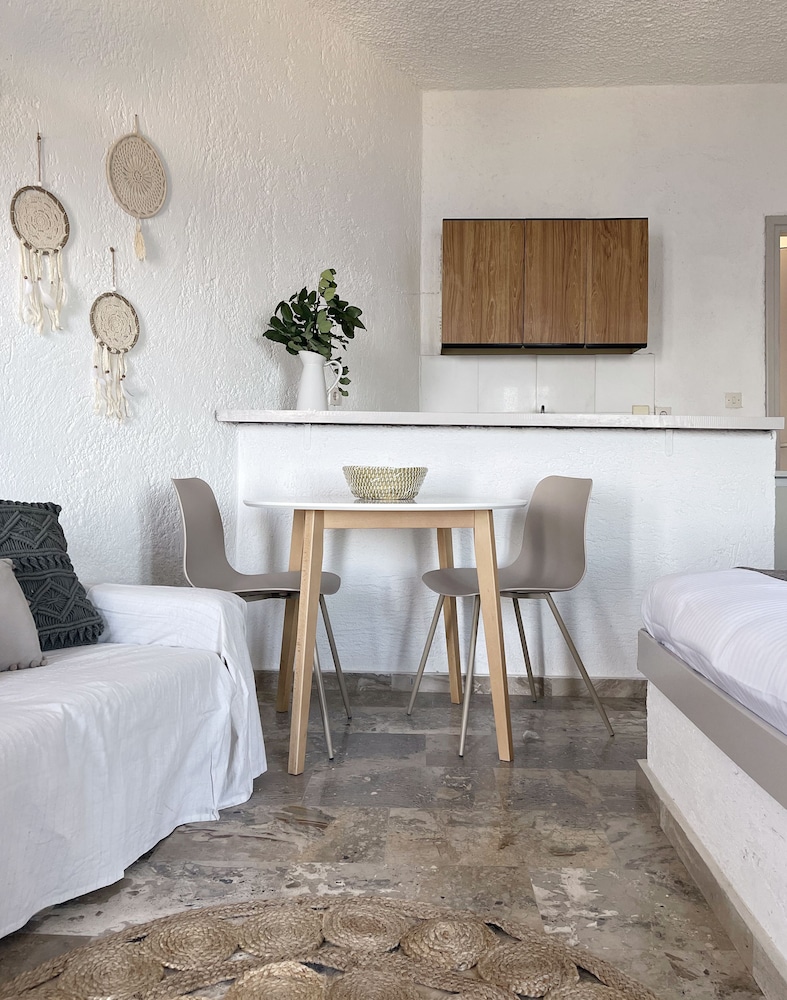 Basic Double Room photo 2
