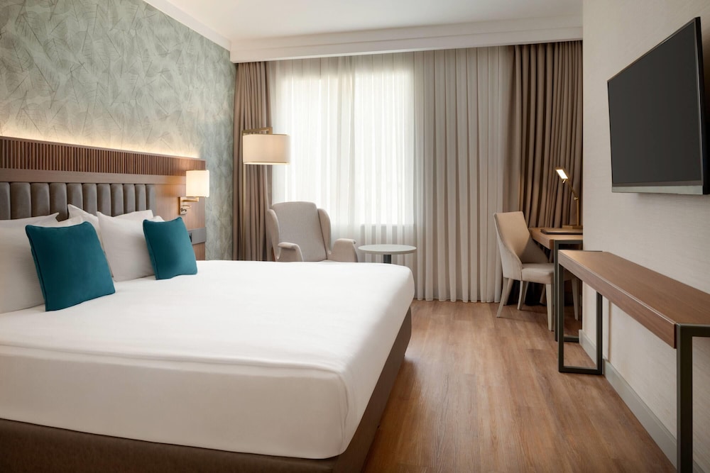 Standard Room, 1 King Bed with Sofa bed, City View photo 1