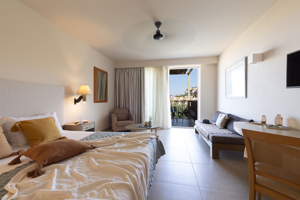 Superior Double Room (Panoramic Sea View) photo 2