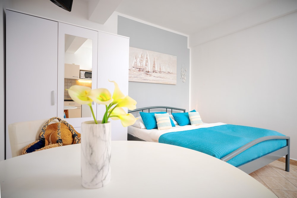 Studio, Sea View, Beachfront photo 2