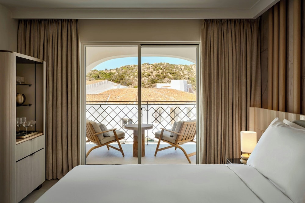 Premier Room, 1 King Bed, Balcony photo 2