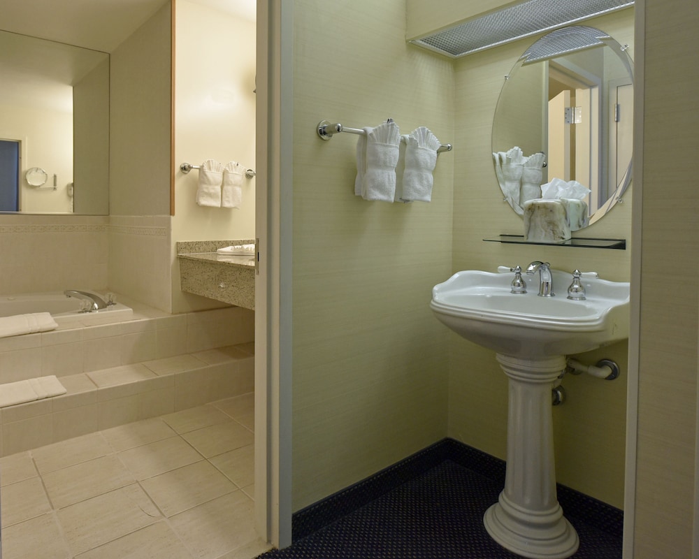 Suite, 2 Double Beds photo 2