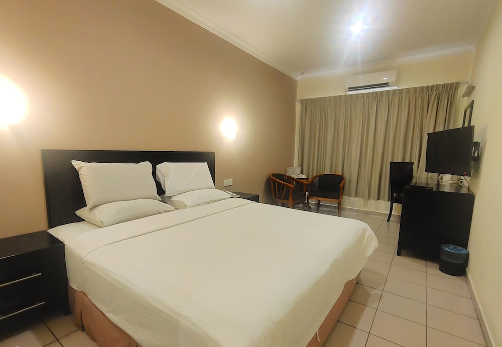 Standard Room, 1 King Bed, Non Smoking, City View photo 2