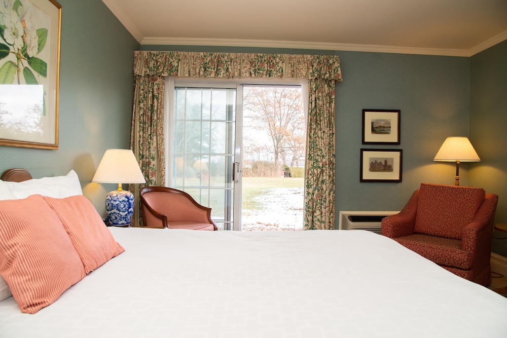 Comfort Room, Lake View