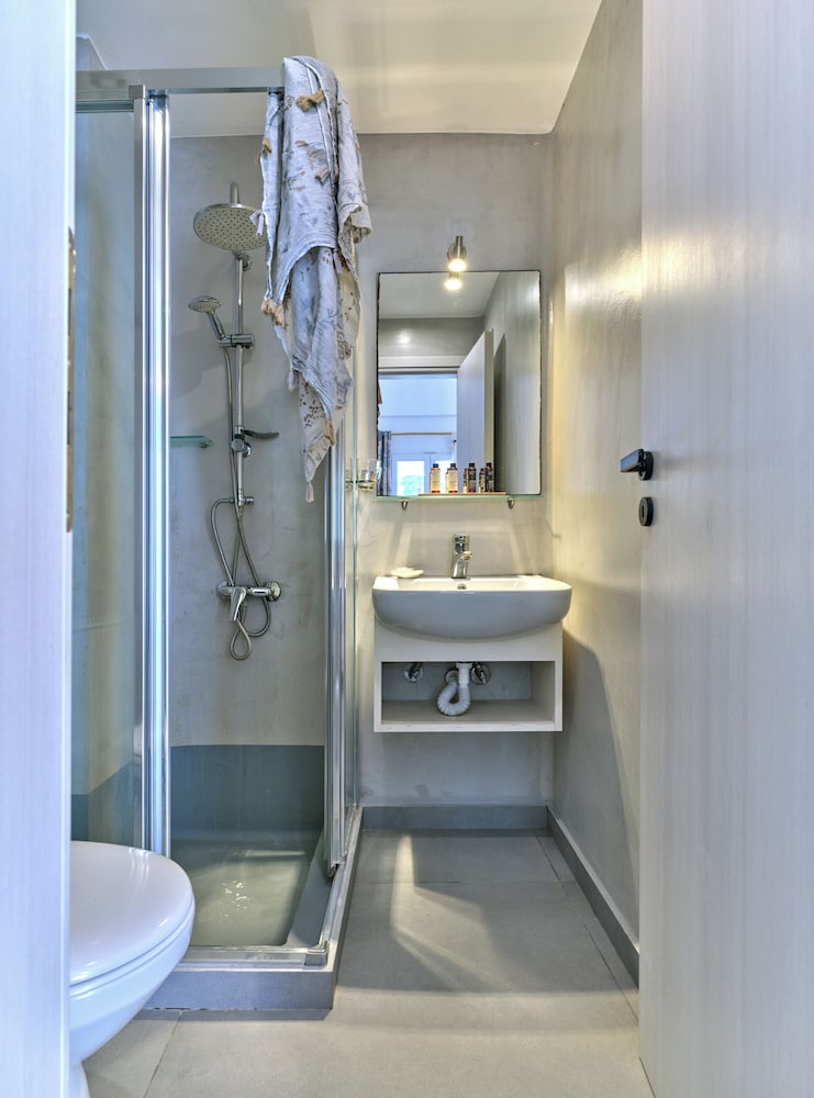 Deluxe Double Room, 1 Bedroom, Partial Sea View - Photo 13