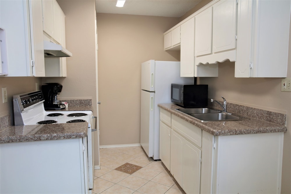Standard Suite - Photo 4