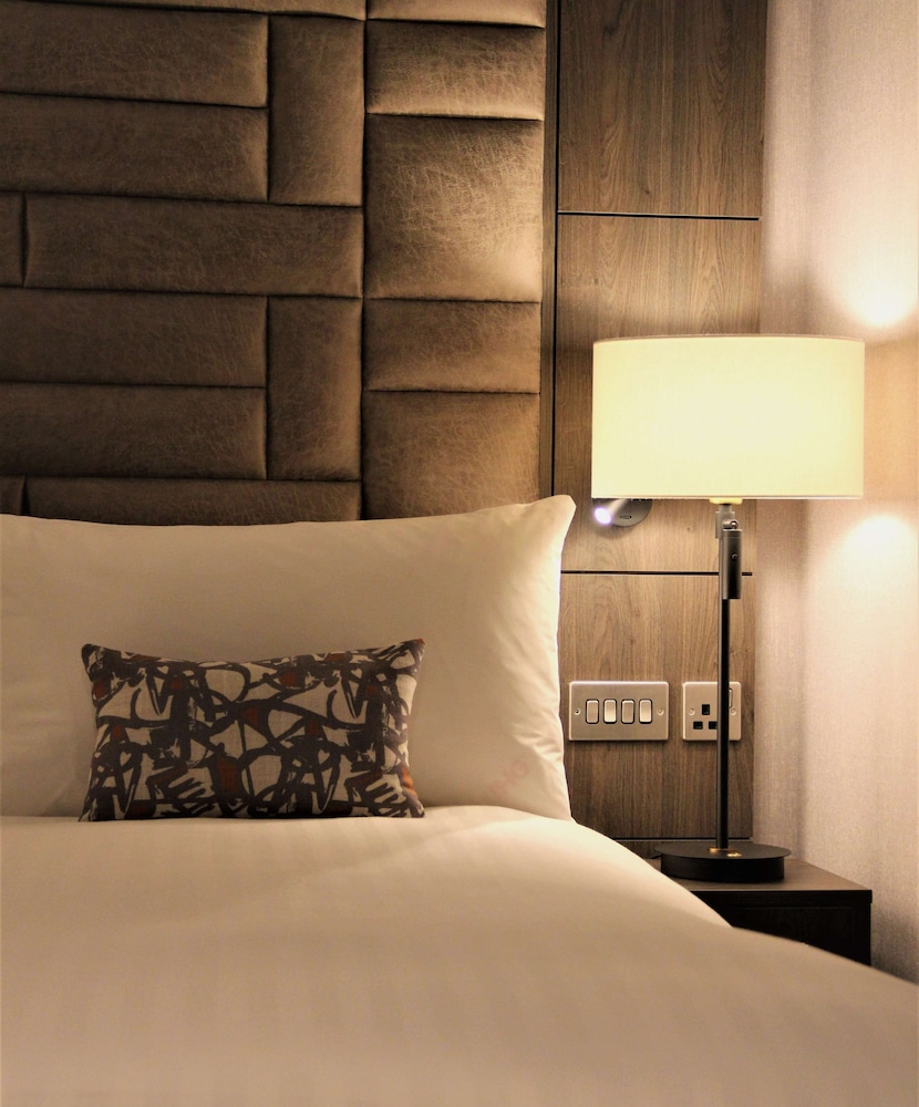Family Room, 1 Queen Bed with Sofa bed - Photo 2