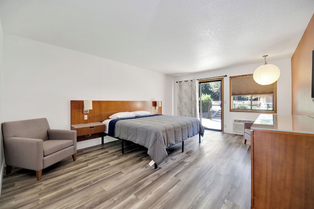 King Bed photo 3