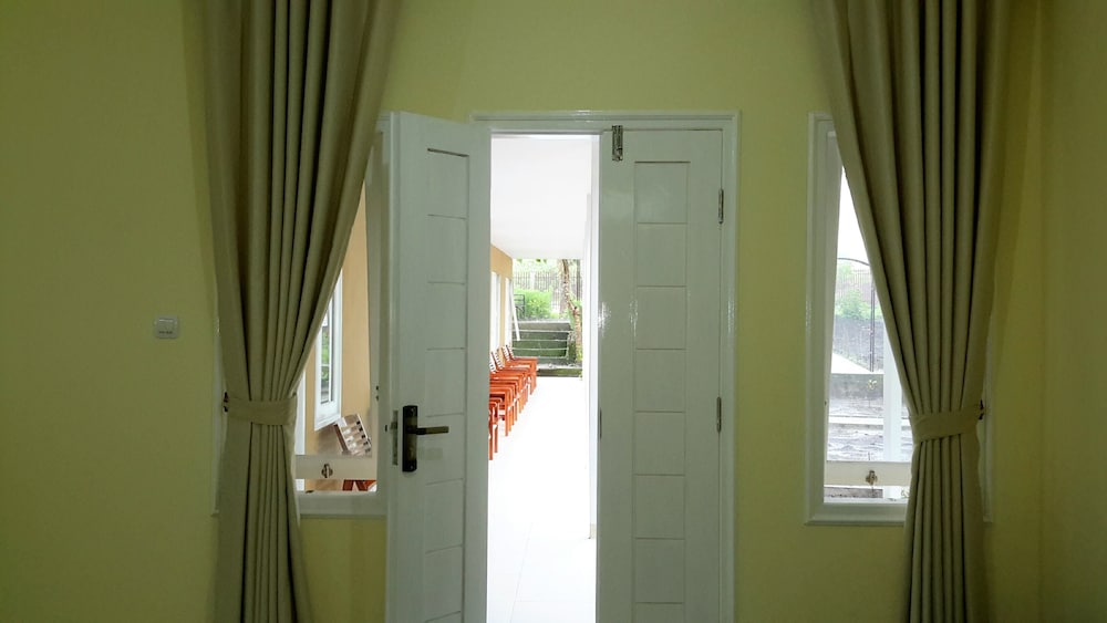 Basic Single Room - Photo 3