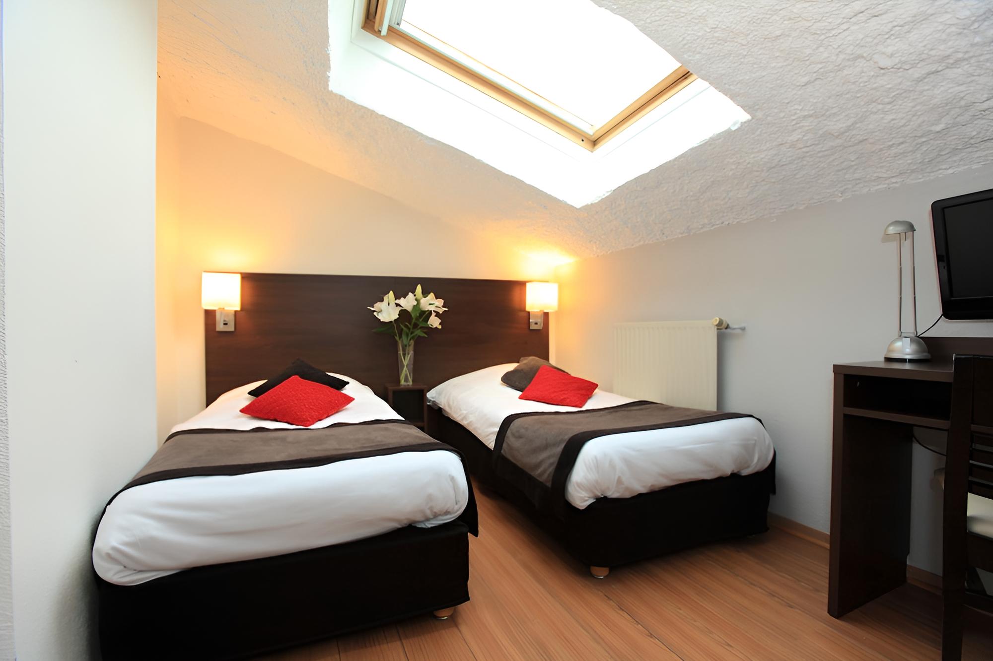 Standard Twin Room photo 2