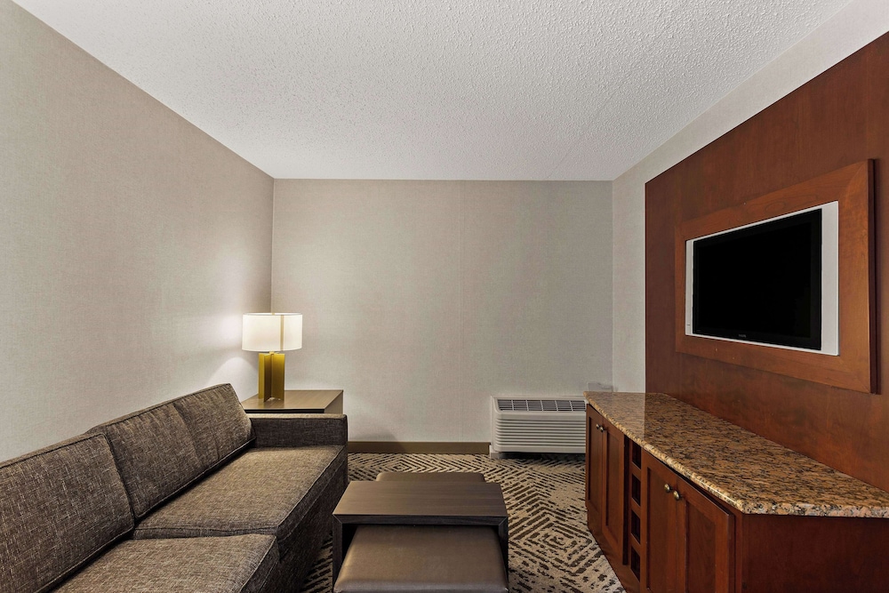 Suite, 1 Queen Bed with Sofa bed, Non Smoking - Photo 4