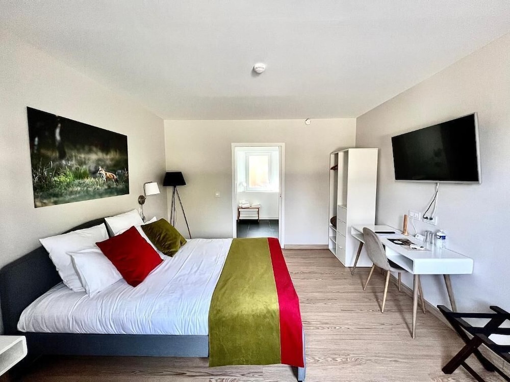 Double Room, Mobility Accessible - Photo 2