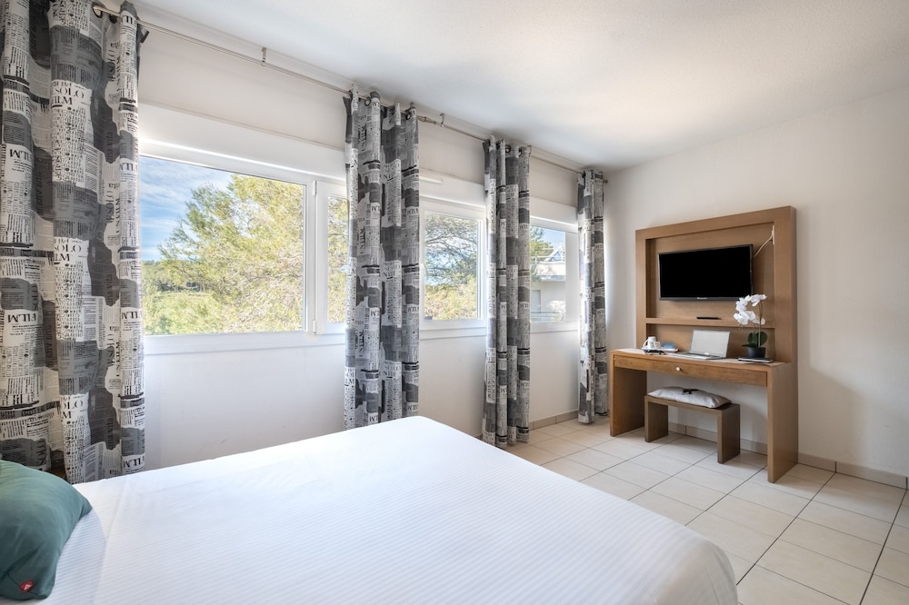 Superior Studio, 1 Queen Bed