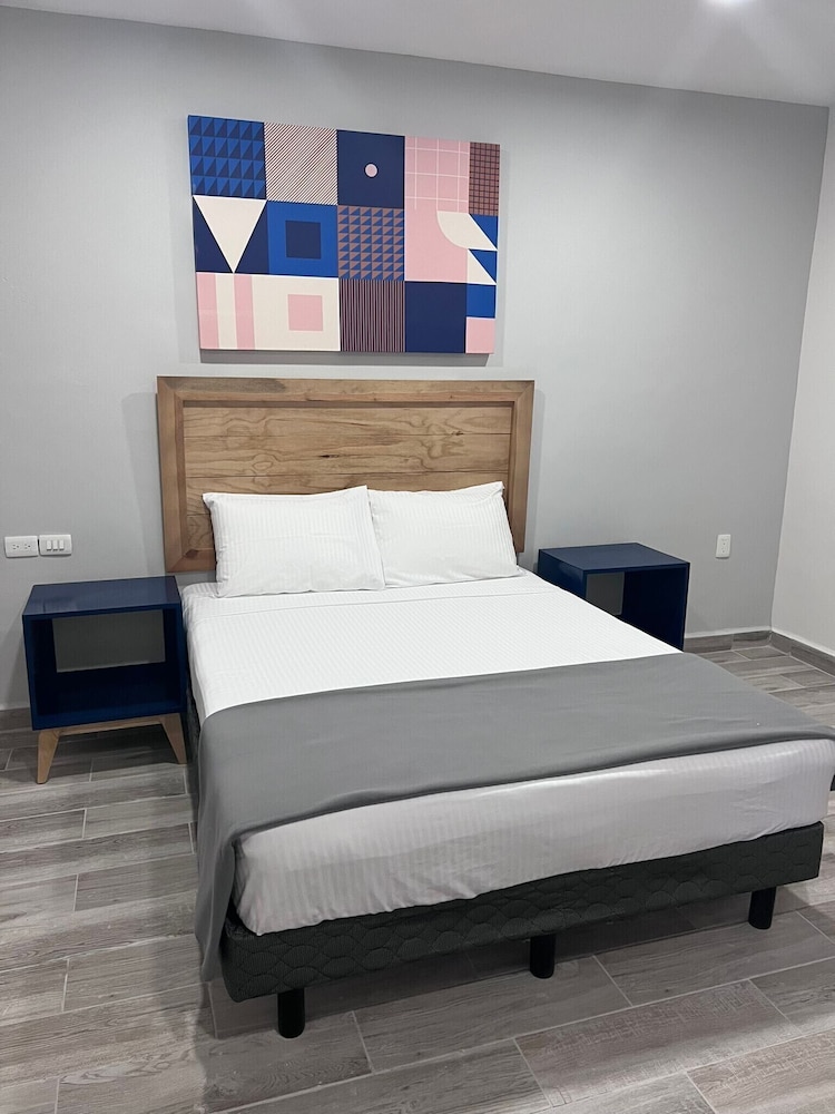 Premium Room, 1 King Bed photo 2