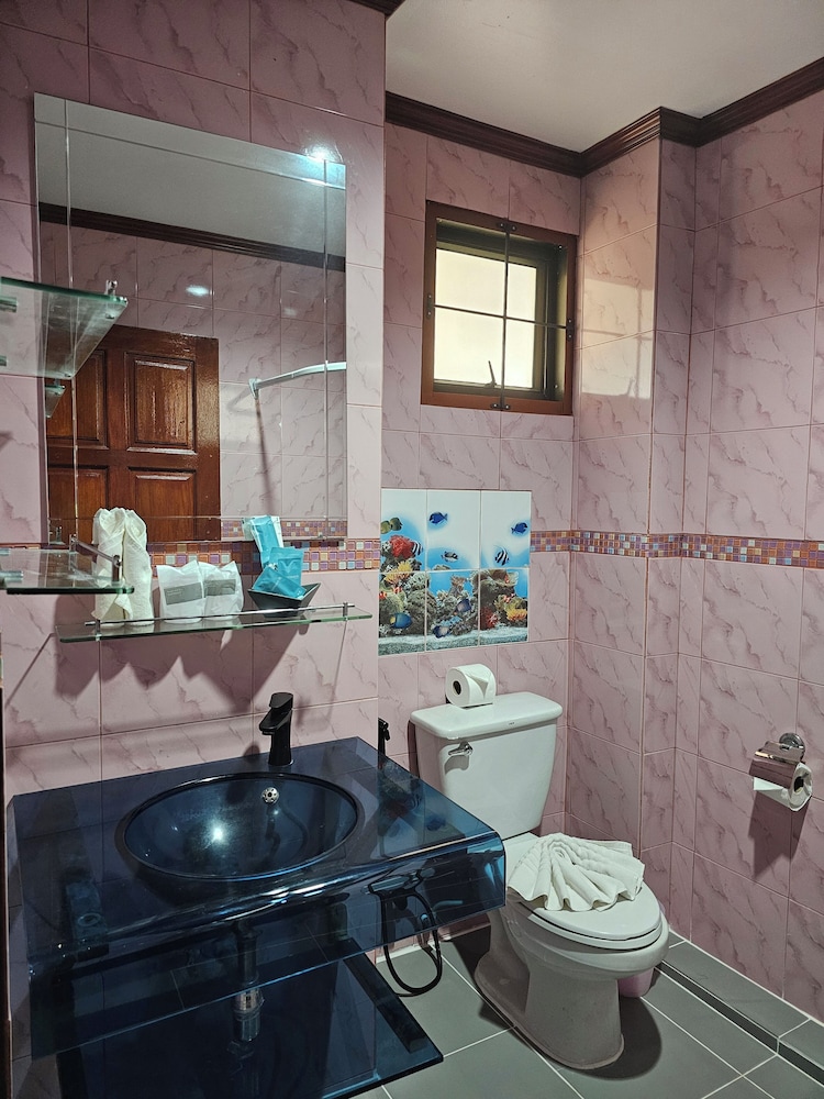 Family Apartment, 3 Bedrooms, Terrace, Pool View - Photo 3