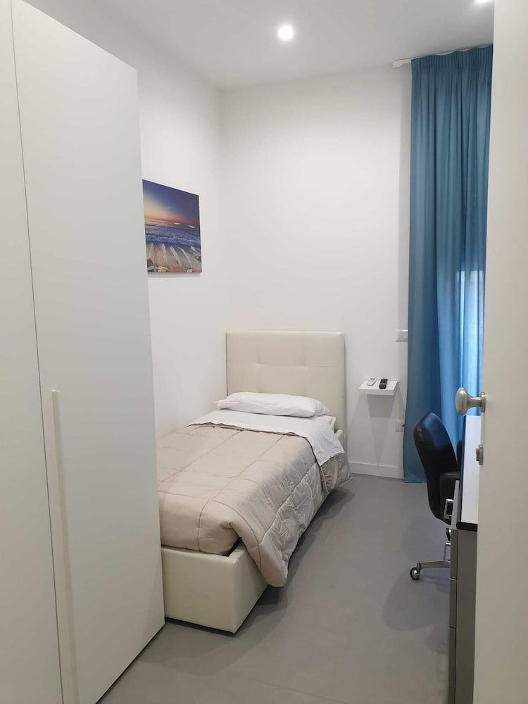 Basic Single Room, Private Bathroom, Courtyard View