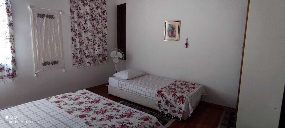 Economy Triple Room, Multiple Beds, City View photo 3