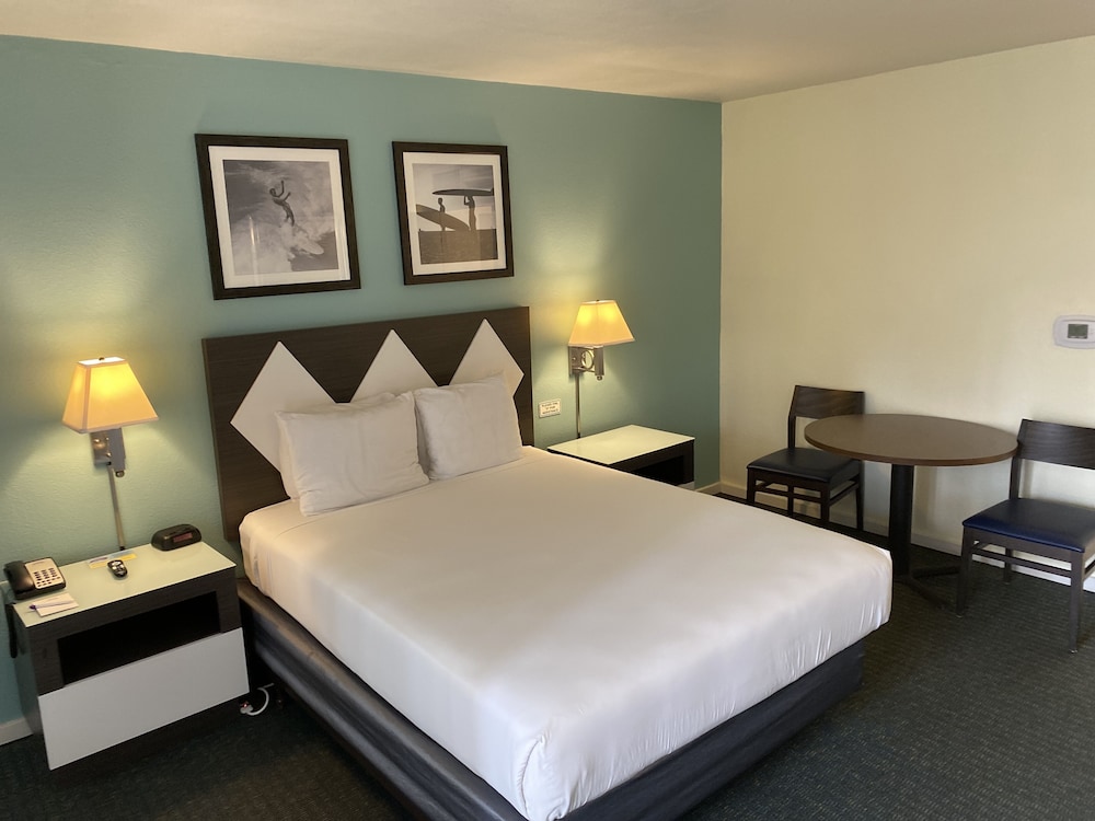 Superior Room, 1 King Bed, Executive Level - Photo 2