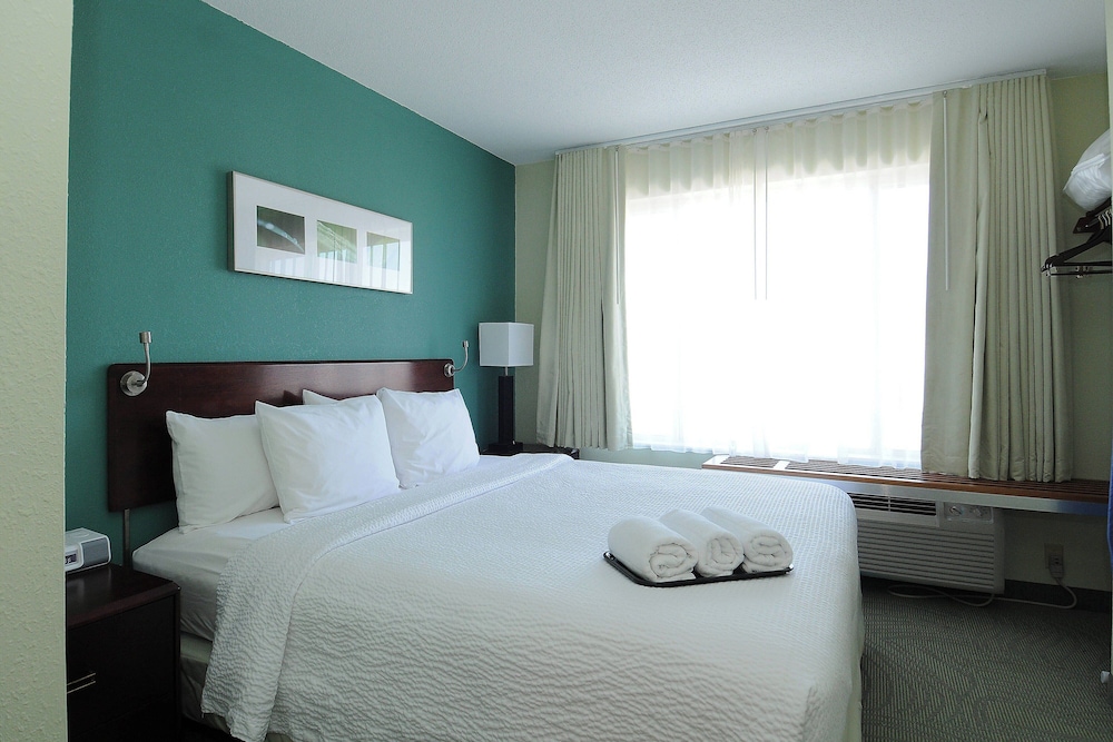 Suite, 1 King Bed with Sofa bed - Photo 5