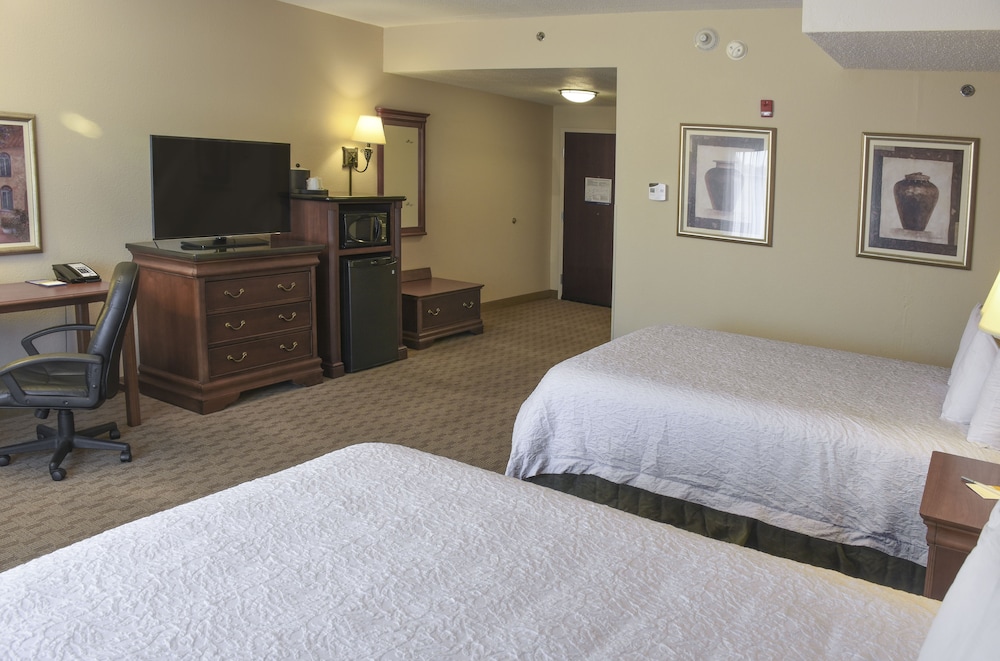 Room, 2 Queen Beds, Accessible, Fireplace - Photo 5