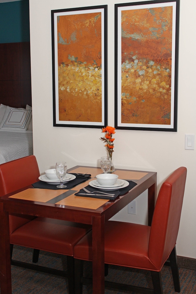 Suite, 2 Bedrooms, Balcony, Lake View - Photo 4
