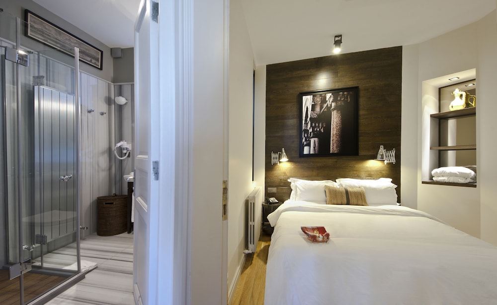 Superior Suite, 1 Bedroom, Partial Sea View photo 3