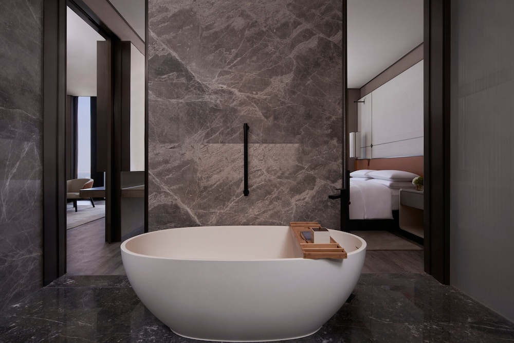 Executive Suite, 1 King Bed - Photo 4